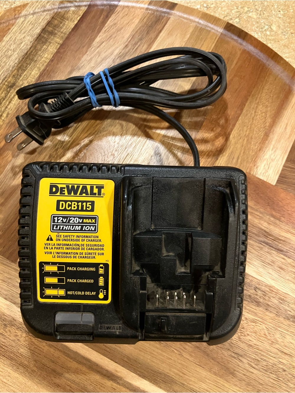 DeWalt DCB115 12V/20V Max Lithium-Ion Battery Charger — Black/Yellow